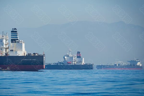 中国削减原油采购 关键航线油轮运价暴跌(2024年12月26日)